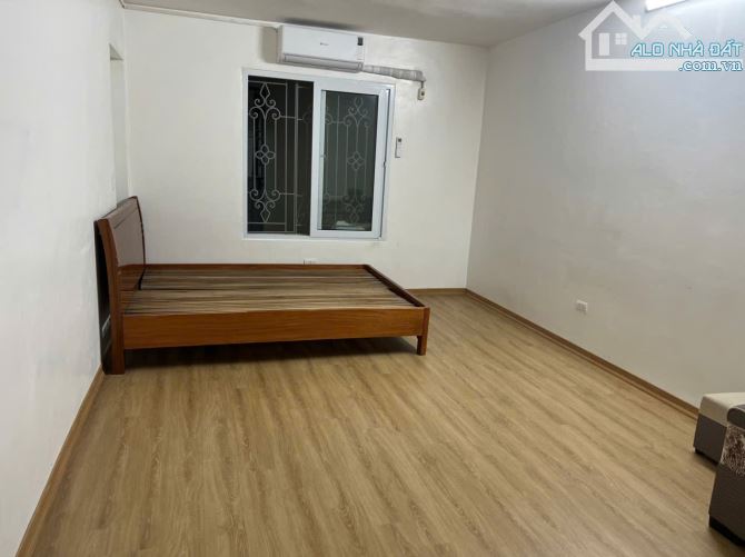 Cho thuê căn hộ tập thể Mai Động, 60m2, 2 ngủ, 1 vệ sinh, 6.5 Triệu