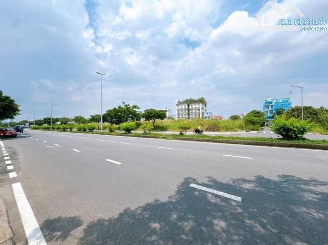 NHÀ SÂN VƯỜN – GARA Ô TÔ 7 CHỖ – NGANG BỀ THẾ 8M– KDC HOÀNG HOA, NGUYỄN BÌNH- GIÁ HƠN 6 TỶ