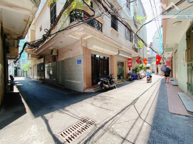 Bán nhà Hồng Mai 30m2, 2T, mt 3.5m oto đỗ cửa, đẹp phân lô, sổ vuông. Giá 7.5 tỷ