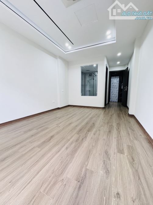 Bán nhà phố Gia Quất 40m2- 6 tầng - 12 tỷ, ô tô tránh, vỉa hè, gần Chung cư Homeland - 10