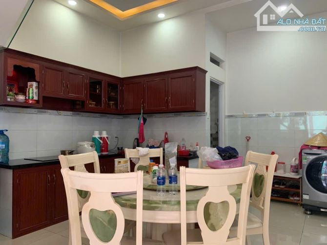 Mặt tiền cách 1 căn - ngay bệnh viện ngoại quốc tế thần kinh - ngang 5.6m - 117m2 - 3 tầng - 10