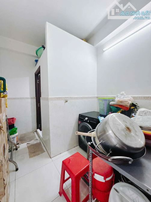 SÁT MẶT TIỀN Q4  NGANG 8 DÀI 6 - 5T CÓ 5 TỎI - 11