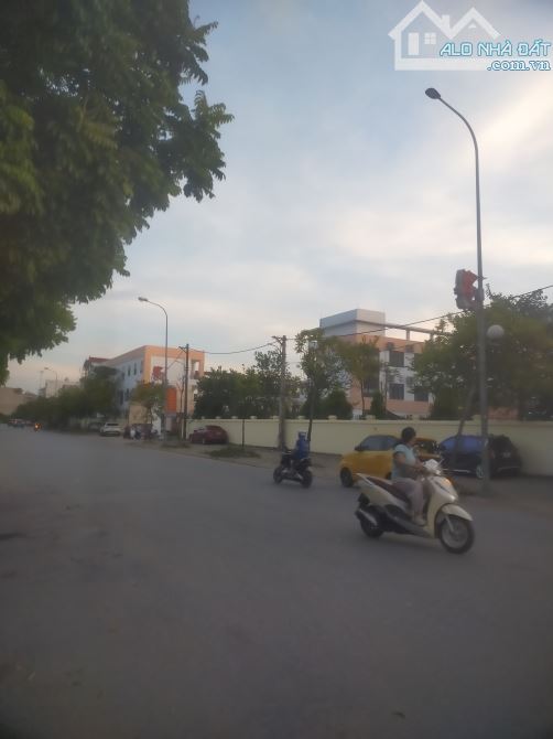 Cần bán gấp mảnh đất siêu đẹp -Tàm xá -đông anh HN DT 120m - giá chào 14,89ty - 1