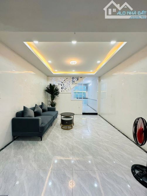 SIÊU PHẨM NHÀ 2 TẦNG MỚI TINH 35M2 NGAY CHỢ THẠCH ĐẦ, GẦN CV LÀNG HOA  PHẠM VĂN CHIÊU, GÒ - 1