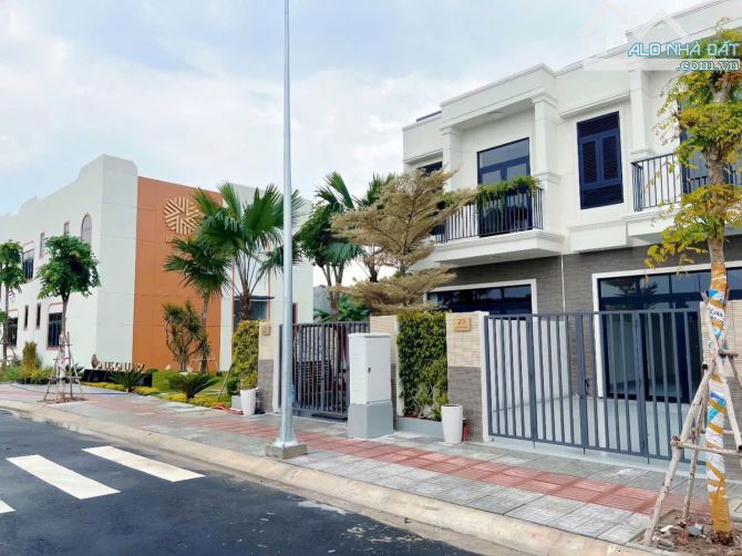 Nhà Phố 1 Trệt 1 Lầu Ngay VSIP 3. Cam Kết Thuê Lại 18-25 Triệu/Tháng - 1