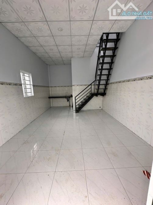 CHỦ KẸT TIỀN BÁN GẤP DÃY TRỌ 125M2-5 PHÒNG TRỌ-THU NHẬP 10TR-KHU DÂN CƯ TÂN ĐỨC - 1