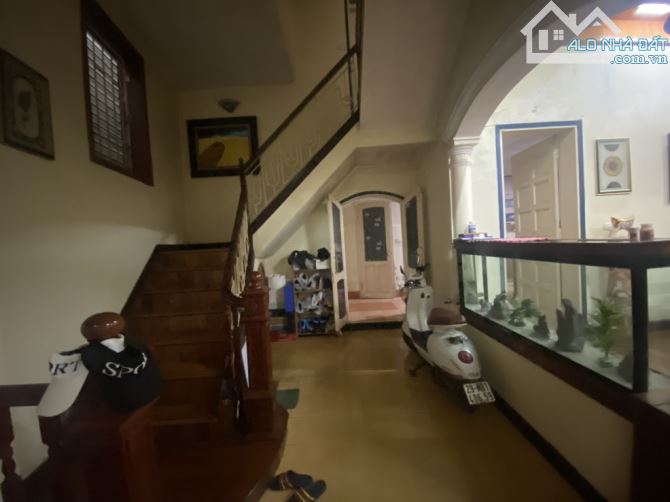 Bán nhà biệt thự Phạm Ngọc Thạch, quận Đống Đa, 125m2 x 3 tầng, gần hồ gần phố tấp nập! - 1