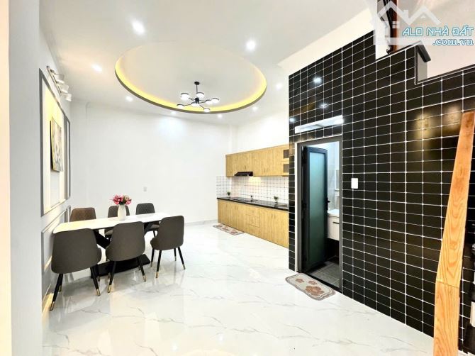 NHÀ HXH, 30m ra MT Nguyễn Văn Nghi, ngang 4,3x13m. 5 LẦU. HÀNG HIẾM CÓ KHÓ TÌM.NHỈNH 8 TỶ - 1
