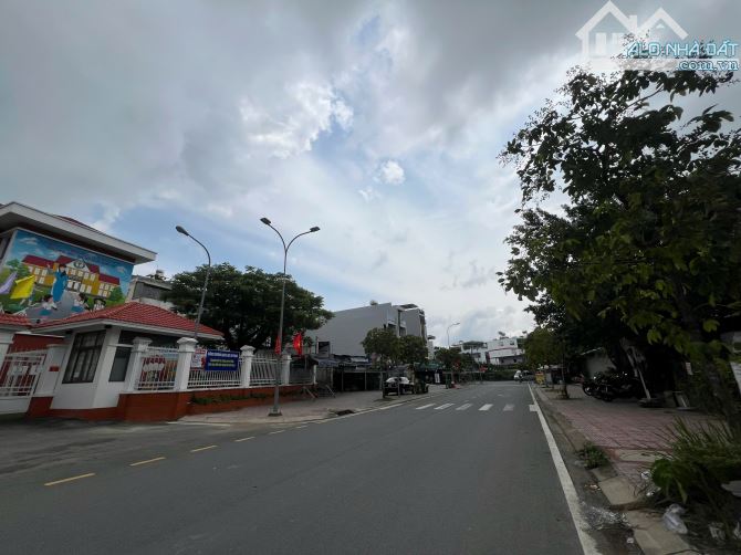 Bán nhà đẹp ở liền, khu VIP Nguyễn Oanh, DT 4x24m, nỡ hậu đẹp, 5 tầng, 5PN, giá chỉ 14 tỷ - 1
