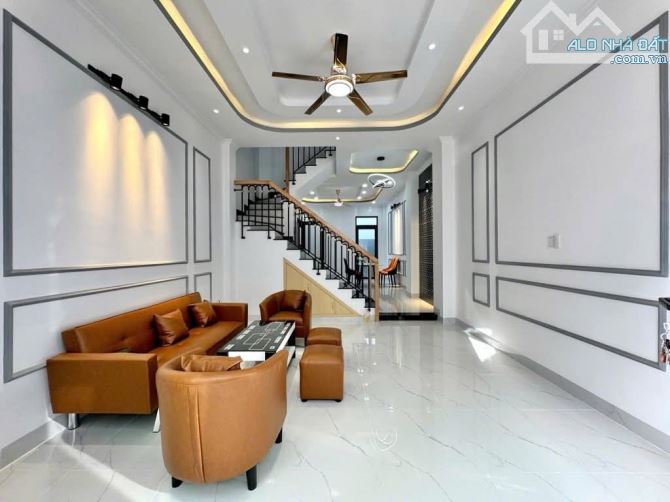 Bán nhà 4 tầng mới xây, góc 2 mặt tiền Nguyễn Văn Nghi Gò Vấp - 1
