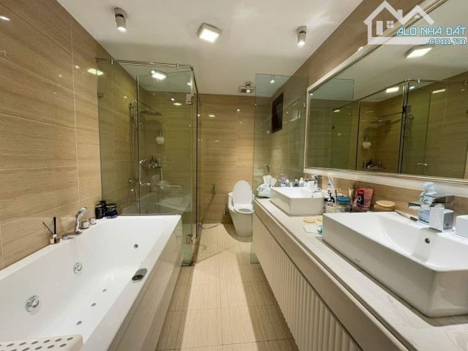 CẦN TÌM CHỦ MỚI TÂM HUYẾT CHO CĂN NHÀ SIÊU ĐẸP PHỐ ĐỘI CẤN - MẶT TIỀN SIÊU RỘNG - LÔ GÓC 2 - 1