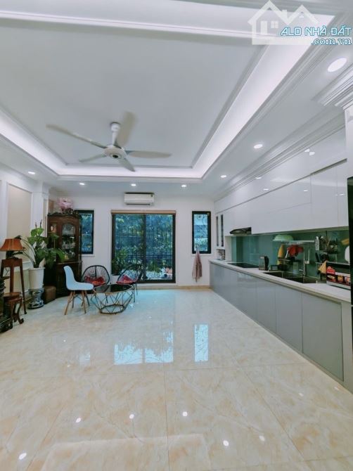 Doãn Kế Thiện Nhà đẹp 6T*5MT kinh doanh, ô tô, 2 thoáng ở ngay 11 tỷ hơn - 1
