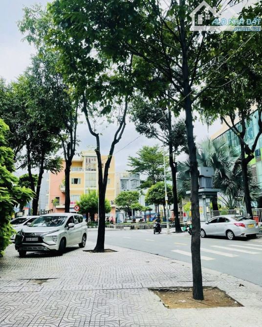 HÀNG XÓM SIÊU CHUNG CƯ SANG XỊN Q4 SIÊU PHẨM BẾN VÂN ĐỒN XE HƠI VI VUUU BÁN ĐẤT TẶNG NHÀ C - 1