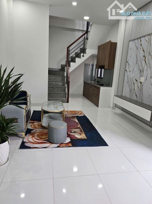 Nhà 3 tầng đẹp sát MT Nguyễn Văn Quá, chợ Cây Sộp - 1