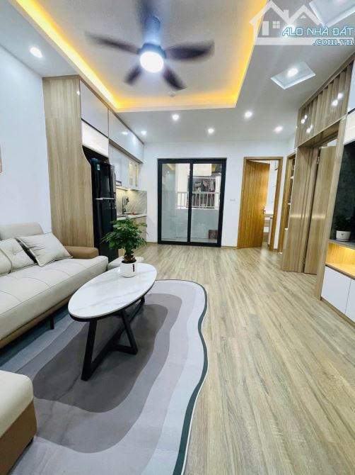 BÁN NHÀ ĐÔNG TÁC ĐỐNG ĐA NHÀ MỚI THANG MÁY 10M RA ÔTÔ ĐỖ DT 35M 5T CHỈ 9.5 TỶ - 1