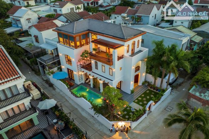 Bán villa 6 phòng ngủ trung tâm Hội An đang hoạt động tốt - 1