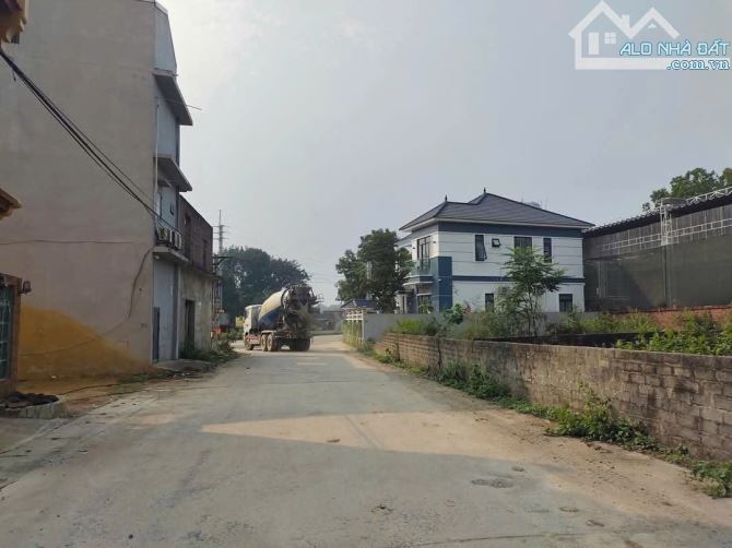 83 m Trục kinh Doanh ngay ngã tư đường đôi nhà máy in tiền - 1