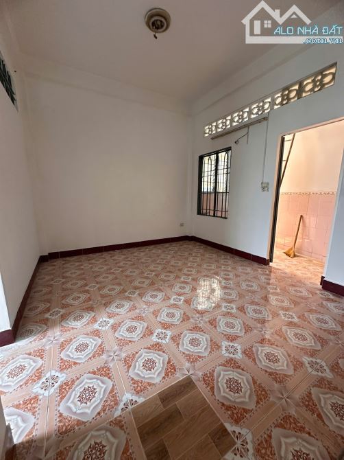 Cho thuê nguyên căn nhà mặt tiền đường Nguyễn Ái Quốc 1 trệt 3 lầu - 1
