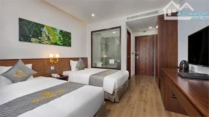 Bán căn khách sạn 13 tầng mặt tiền đường Chính Hữu - 1