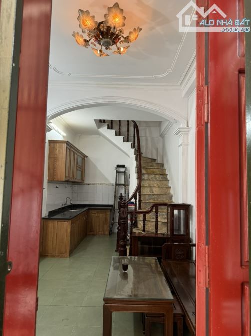 Cho thuê nhà 376 Bưởi 5 tầng, oto đỗ cuẩ ở và làm văn phòng - 1