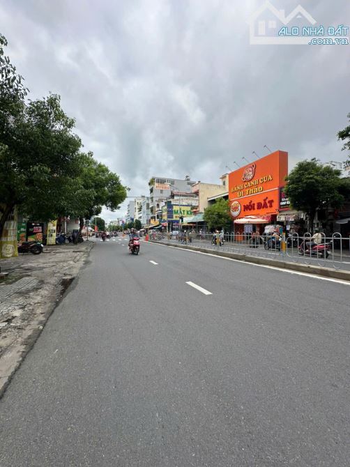 cho thuê nhà MT nguyễn sơn 8x20 1 trệt 3 lầu khu vực sầm uất - 1