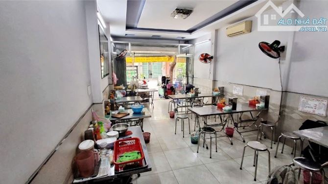 Mặt tiền 3 tầng Nguyễn Hồng Đào, đang kinh doanh, 17.9 tỷ - 1