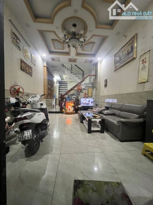 GẤP BÁN - GIÁ MỚI CHỈ 5 TỶ 2 -  NHÀ ĐẸP 4 TẦNG, 4X14M, GẦN CHỢ BÌNH THÀNH, HẺM XE HƠI - 1