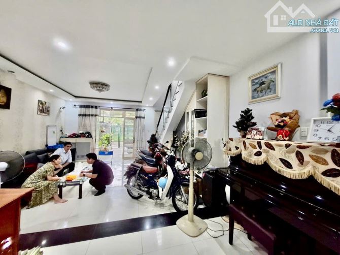 Bán Nhà KDC View Công Viên 105m2(6x17.5), 3 Tầng Tạ Quang Bửu Quận 8 - 1