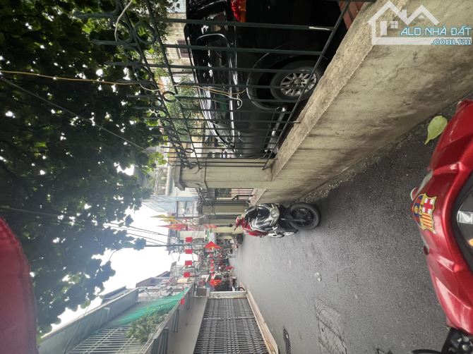 Cô Nga em muốn lên chung cư nên bán nhà Ngã Tư Sở 2 thoáng - 4 tầng 34/38m - 15m ô tô 7 tỉ - 1