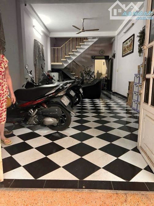 Bán nhà Lê Văn Sỹ, T.Sa, 42m2, 5 tầng, có dòng tiền 300 triệu/năm, nhỉnh 8 tỷ (20253453KC) - 1