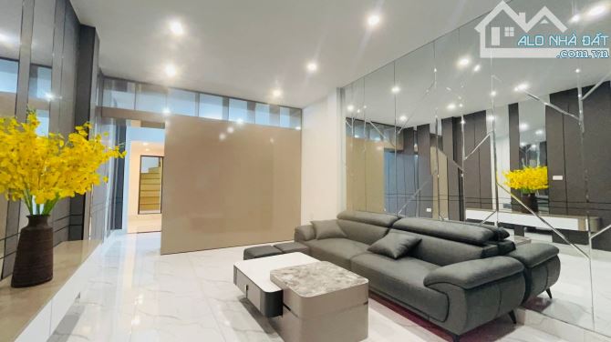 BÁN CĂN TẬP THỂ  ĐẸP HƠN CHUNG CƯ , SỬ DỤNG 160M  3 MẶT THOÁNG, 3 PN,  MẶT PHỐ THÁI THỊNH - 1