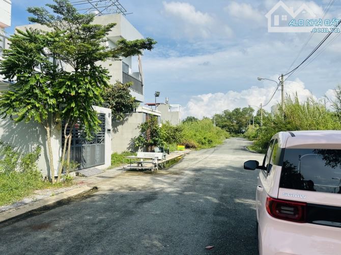 Nhỉnh 2 tỷ- Đất ở- Đường nhựa 8m- Dự Án Đs.8 Long Phước Q9 - 1