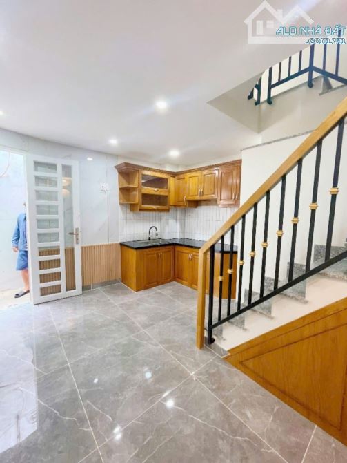 BÁN NHÀ QUẬN 4 MỚI ĐẸP 4 TẤM SÁT MT GIÁ 2 TỈ 890 TL GIÁP Q1 HÀNG HIẾM - 1