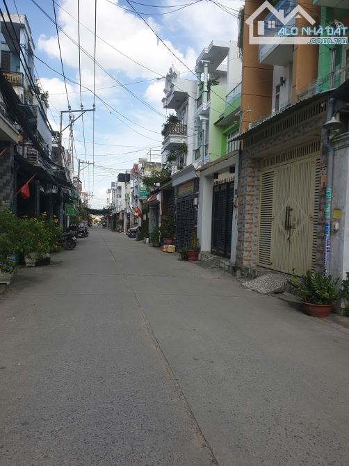 Cần bán nhà Bình Tân, 3 tầng, hẻm nhựa 7m thông, DT4x15m, chỉ nhỉnh 4 tỷ xíu - 1