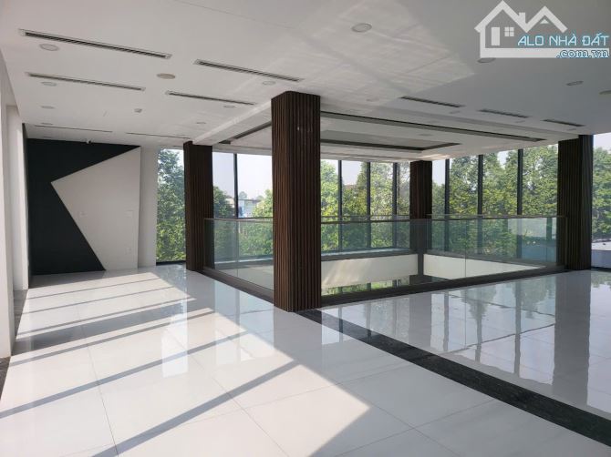Cho thuê nhà nguyên căn mặt tiền đường Nguyễn Ái Quốc, tòa nhà rộng đẹp - 12