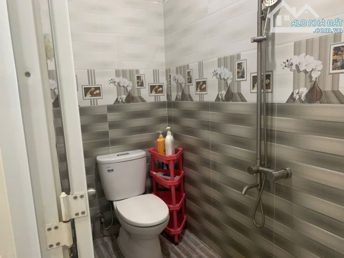 Mặt tiền cách 1 căn - ngay bệnh viện ngoại quốc tế thần kinh - ngang 5.6m - 117m2 - 3 tầng - 12