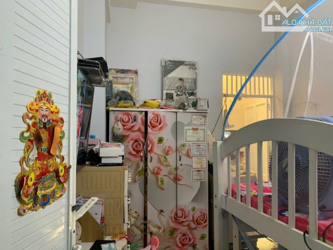 Mặt tiền cách 1 căn - ngay bệnh viện ngoại quốc tế thần kinh - ngang 5.6m - 117m2 - 3 tầng - 13