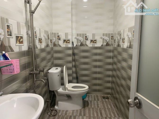 Mặt tiền cách 1 căn - ngay bệnh viện ngoại quốc tế thần kinh - ngang 5.6m - 117m2 - 3 tầng - 14