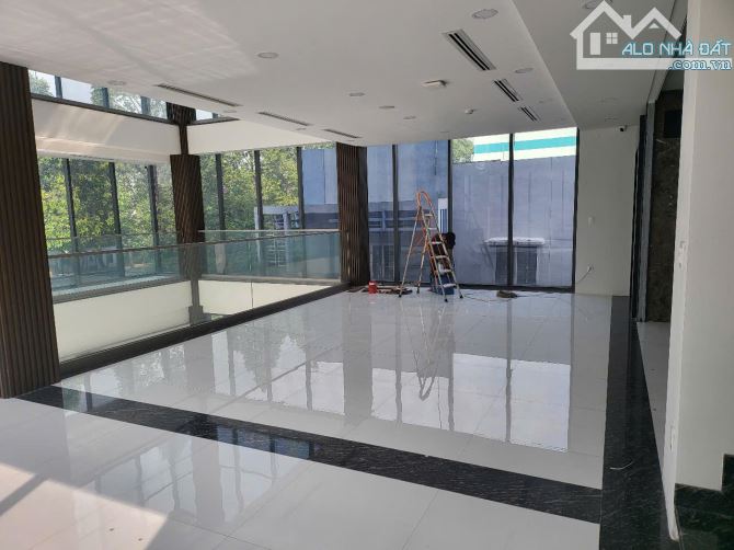 Cho thuê nhà nguyên căn mặt tiền đường Nguyễn Ái Quốc, tòa nhà rộng đẹp - 15