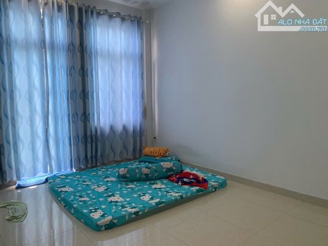 Mặt tiền cách 1 căn - ngay bệnh viện ngoại quốc tế thần kinh - ngang 5.6m - 117m2 - 3 tầng - 15