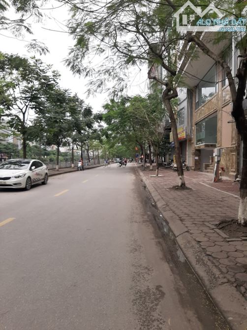 Bán nhà mặt phố Vũ Tông Phan, Diện Tích 440m2, Mặt tiền 21m. Giá 145 tỷ - 1