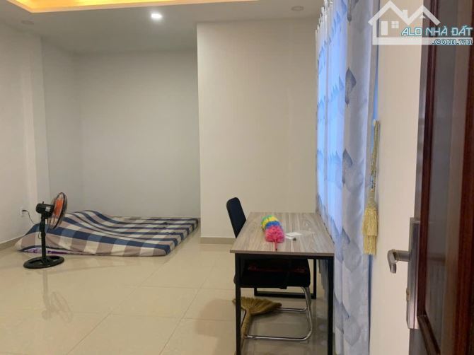 Mặt tiền cách 1 căn - ngay bệnh viện ngoại quốc tế thần kinh - ngang 5.6m - 117m2 - 3 tầng - 17