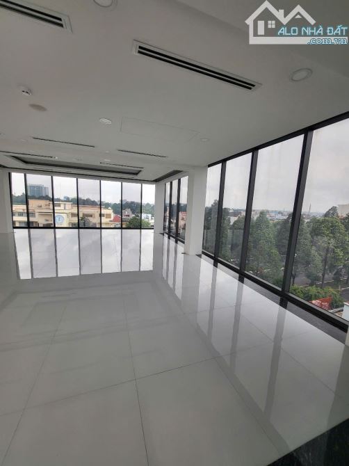 Cho thuê nhà nguyên căn mặt tiền đường Nguyễn Ái Quốc, tòa nhà rộng đẹp - 18