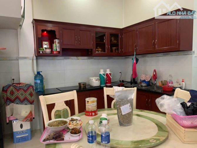 Mặt tiền cách 1 căn - ngay bệnh viện ngoại quốc tế thần kinh - ngang 5.6m - 117m2 - 3 tầng - 18