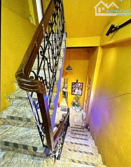 NGHĨA ĐÔ - Mặt phố 80m2, 4 tầng, MT 6.5m - Vỉa hè rộng - Hàng xóm StarLake - Kinh doanh - 2