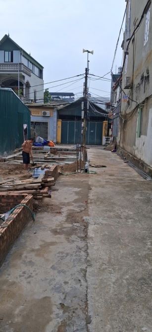 PHÚC LỢI - HIẾM- BÁN ĐẤT TẶNG NHÀ CẤP 4. MT KHỦNG 5.6M. NGÕ Ô TÔ ĐỖ CỬA . - 2