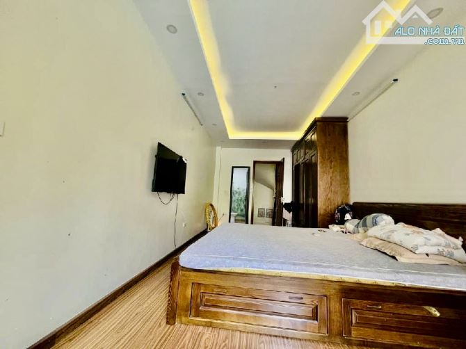 TT CẦU GIẤY - 35M x 6 TẦNG - NHÀ DÂN XÂY - CĂN GÓC - Ô TÔ ĐÔ GẦN - FULL ĐỒ - 8.2 TỶ - 2