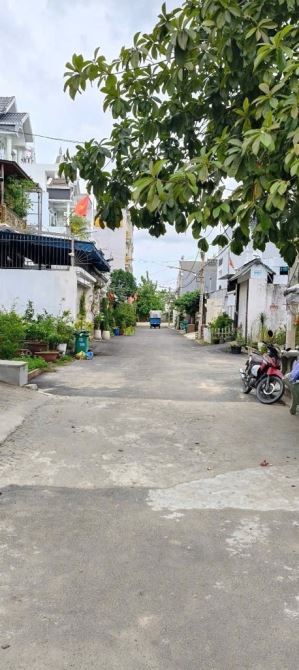 Bán gấp đất 100m2- Ngang 5m đường Thạnh Lộc 37 Quận 12  gần sông Sài Gòn- Tặng GPXD 5 tầng - 2