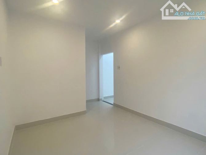 Bán nhà ngang khủng 5.7m - Nhỉnh 4 tỉ - 1 phút Lê Văn Việt, Song Hành - 2