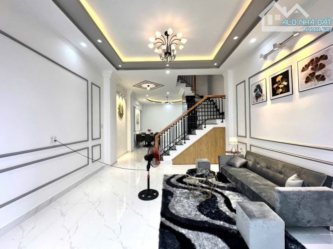 NHÀ HXH, 30m ra MT Nguyễn Văn Nghi, ngang 4,3x13m. 5 LẦU. HÀNG HIẾM CÓ KHÓ TÌM.NHỈNH 8 TỶ - 2